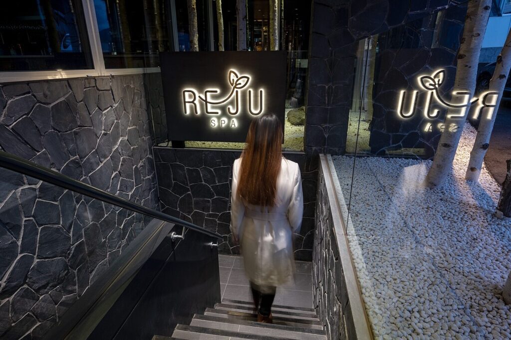 The Vale Niseko 503: Dual Key 3 Bedroom Resort Deluxe