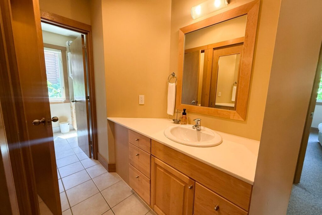 Kamakura Apt 1 bathroom mirror