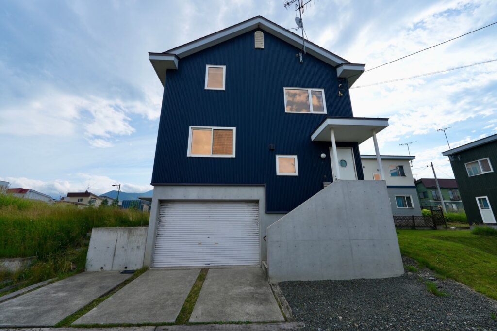 Kitanomine chalet blue