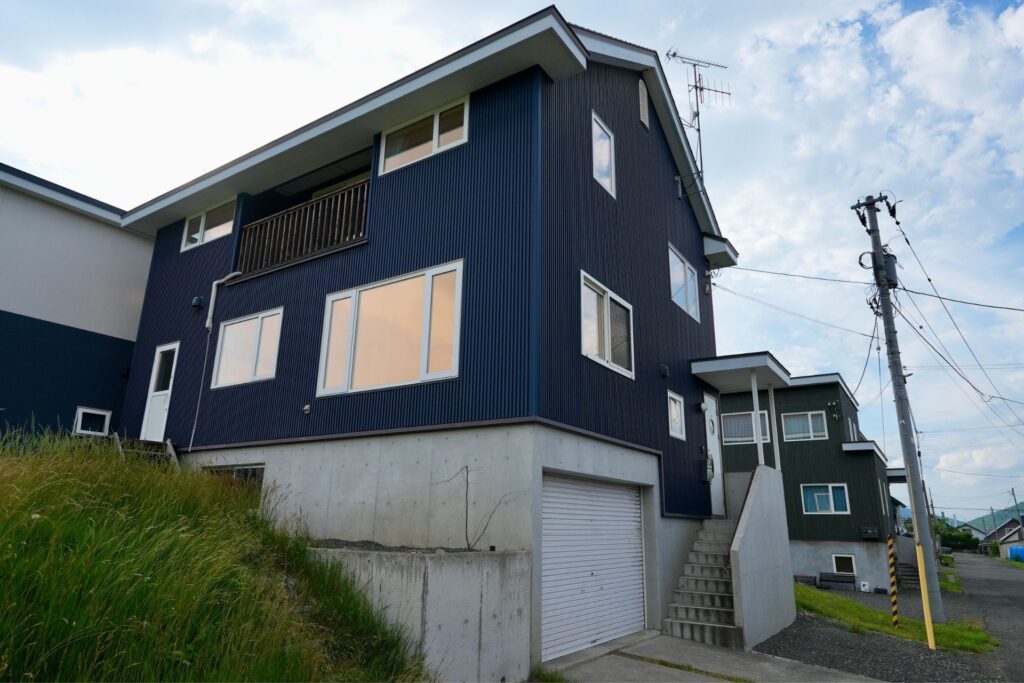 Kitanomine chalet blue