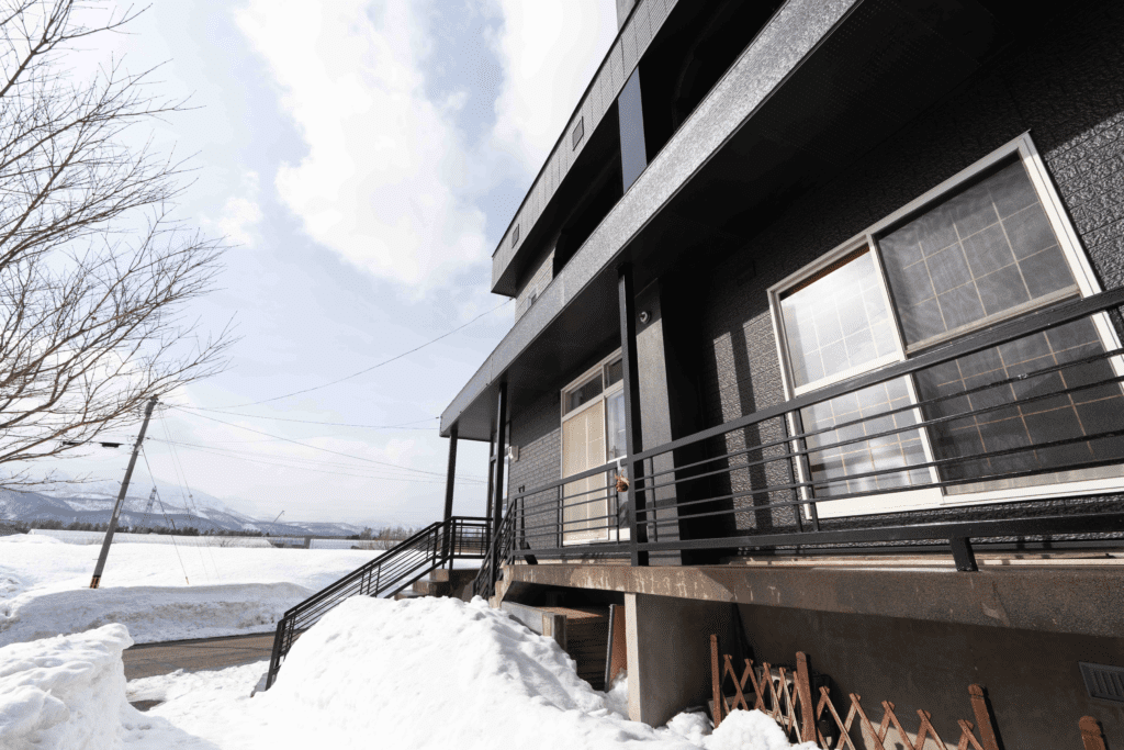 Recently_renovated_Kutchan_Housev2