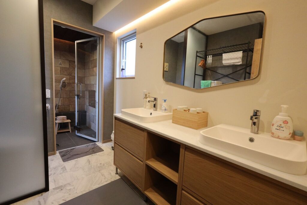 HE YA JU Niseko bathroom